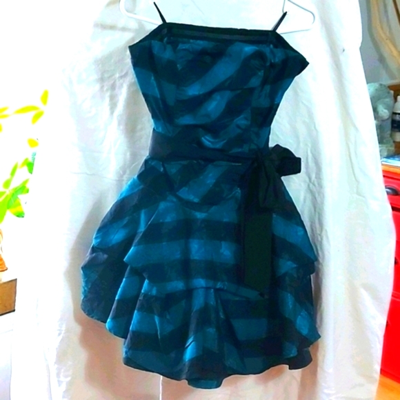 Le chateau green striped cocktail dress - Picture 4 of 12